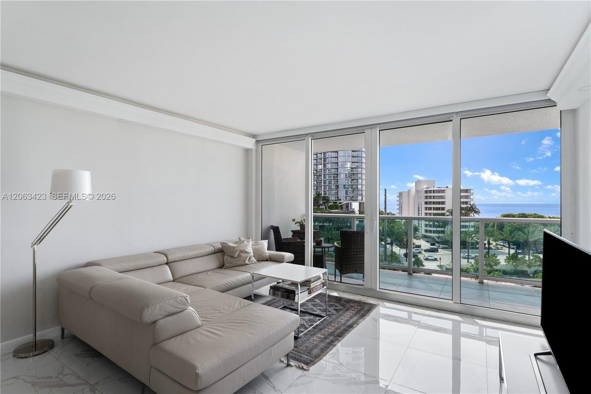 100 Bayview Dr # 709, Sunny Isles Beach FL 33160