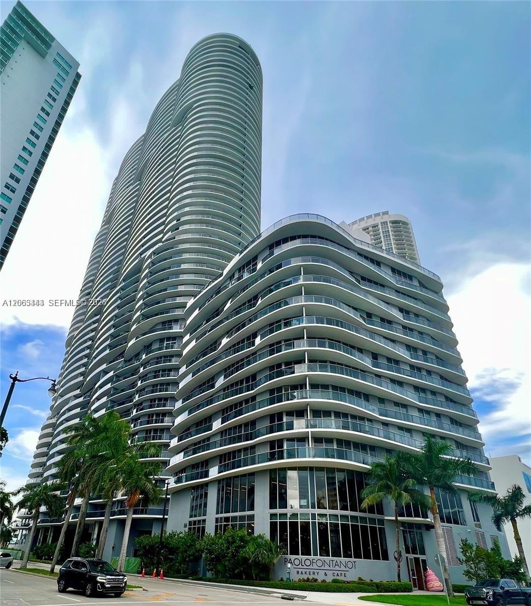 488 NE 18th St # 3000, Miami FL 33132