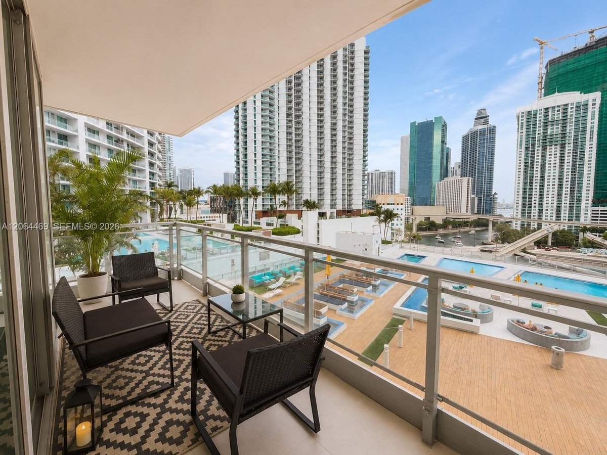 92 SW 3rd St # 1210, Miami FL 33130