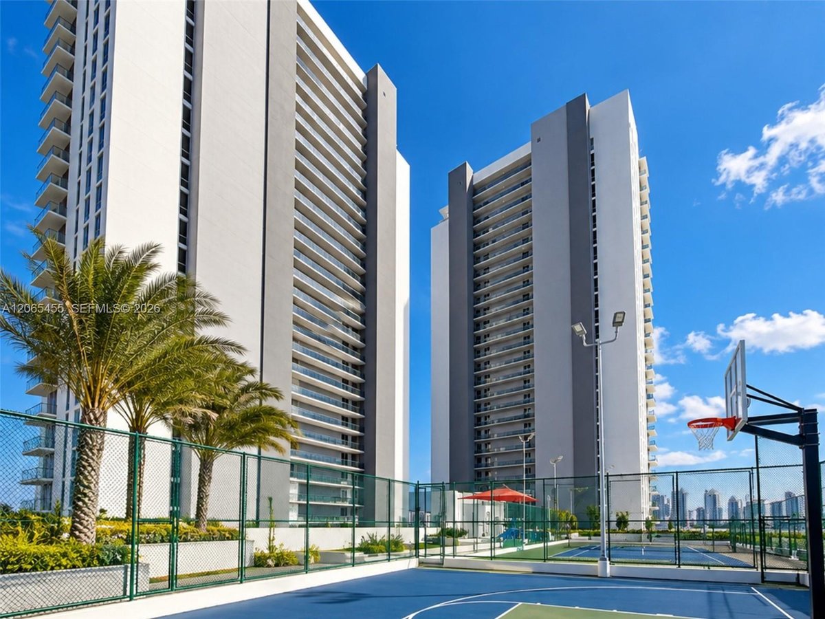 16385 Biscayne Blvd # # 419, North Miami Beach FL 33160