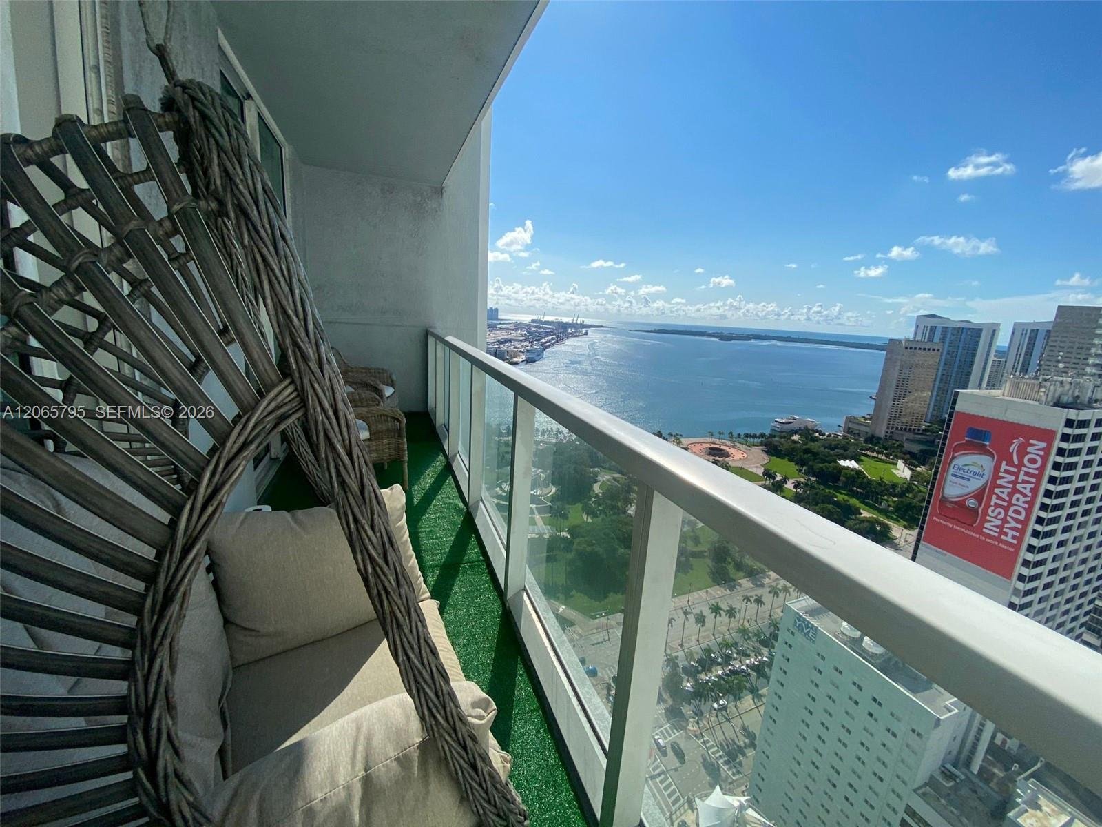 244 Biscayne Blvd # 3707, Miami FL 33132
