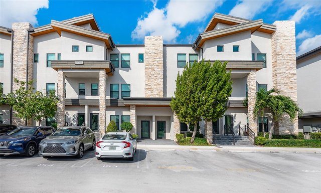 10461 NW 82nd St # 10, Doral FL 33178