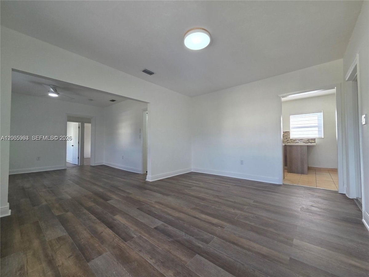 6240 SW 21st St (upstairs) # 6242, Miami FL 33155