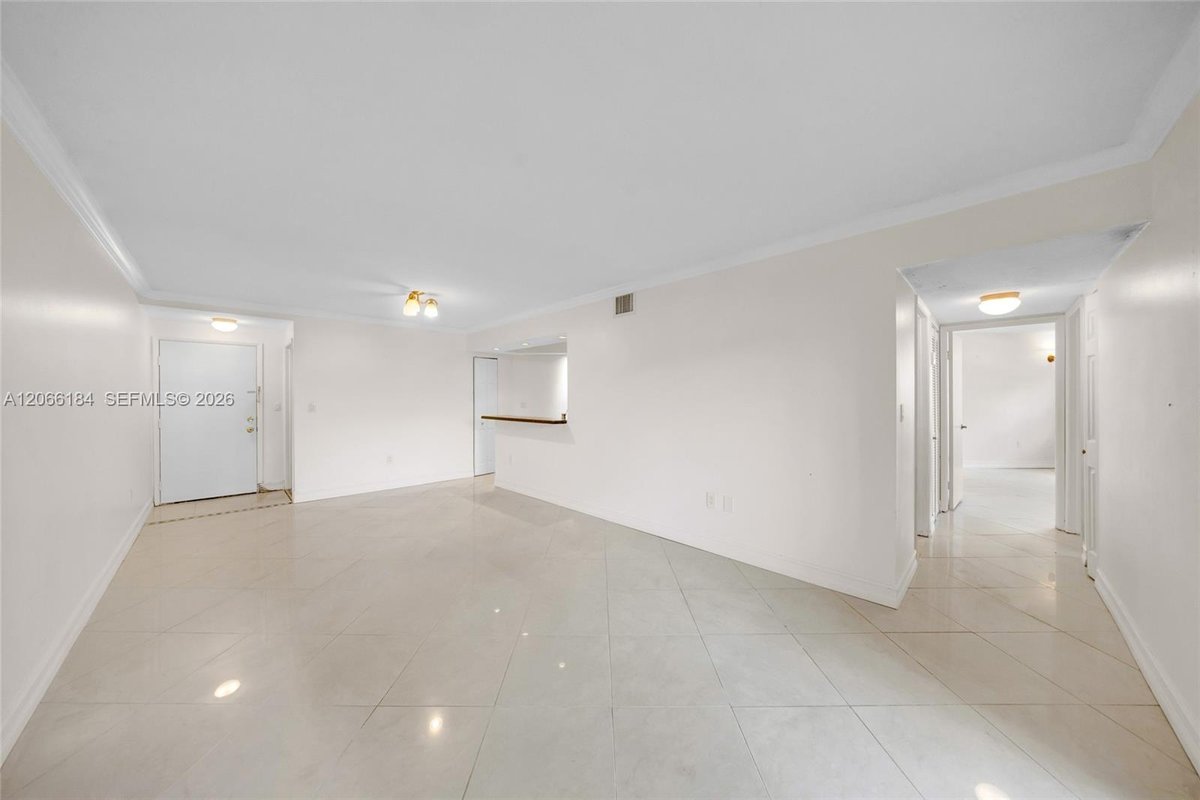 9405 Fontainebleau Blvd # 112, Miami FL 33172
