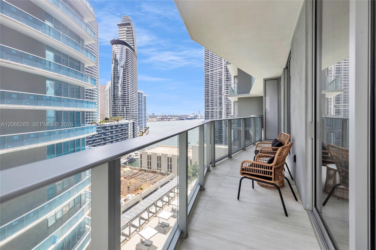 77 SE 5TH ST # 2006, Miami FL 33131