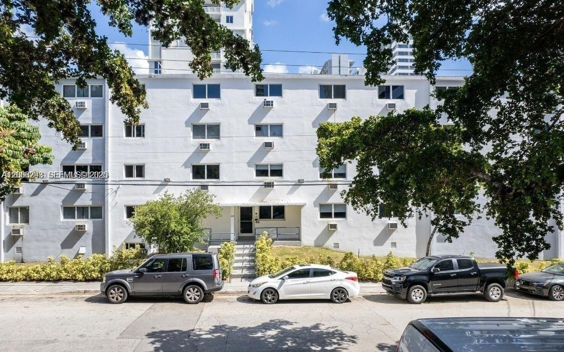 143 SW 9th St # 310, Miami FL 33130