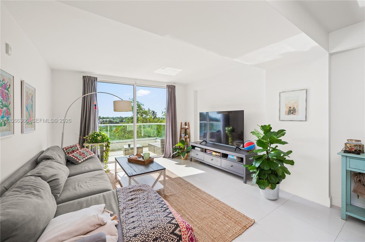 6362 Collins Ave # 411, Miami Beach FL 33141