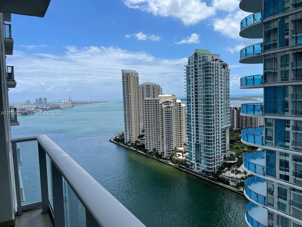 300 S Biscayne Blvd # 2804, Miami FL 33131