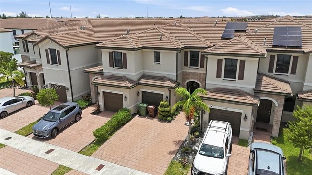 3378 W 112th St, Hialeah FL 33018