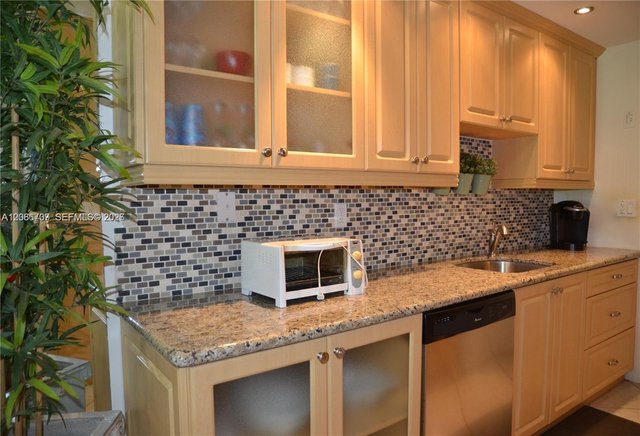 17050 NE 14th Ave # 115, Miami FL 33162