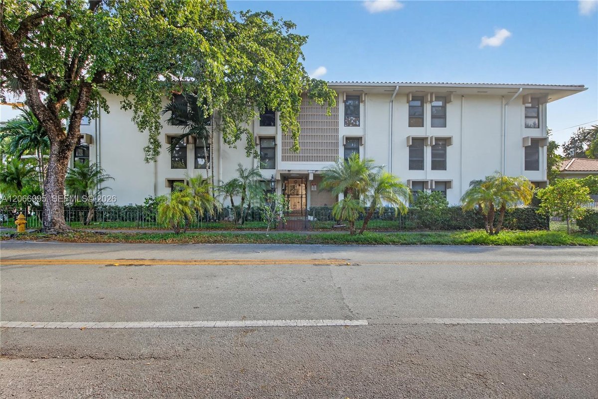 1600 S Le Jeune Rd # 10, Coral Gables FL 33134