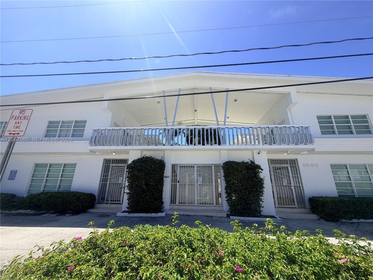 8080 Tatum Waterway Dr # 17, Miami Beach FL 33141