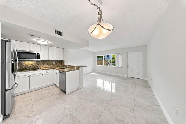 670 NW 85th Pl # 104, Miami FL 33126