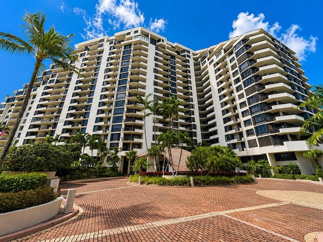 520 Brickell Key Dr # A1710, Miami FL 33131