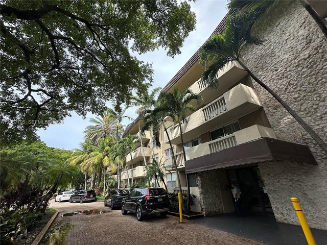 1800 Sans Souci Blvd # 426, North Miami FL 33181