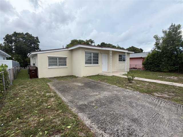 733 W 35th St, Hialeah FL 33012