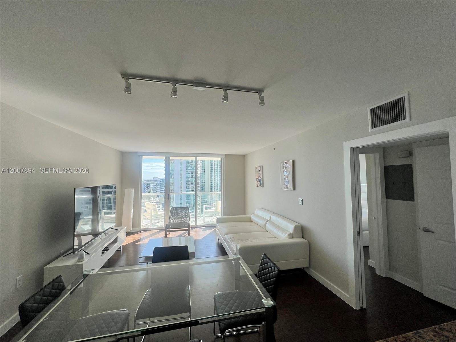 1155 Brickell Bay Dr # 1607, Miami FL 33131
