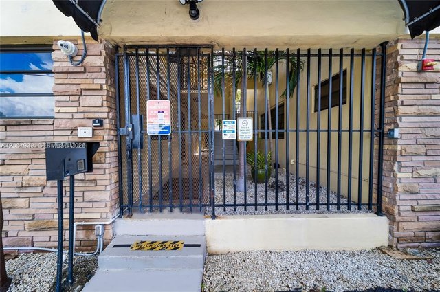 7845 NE Bayshore Ct # 12A, Miami FL 33138