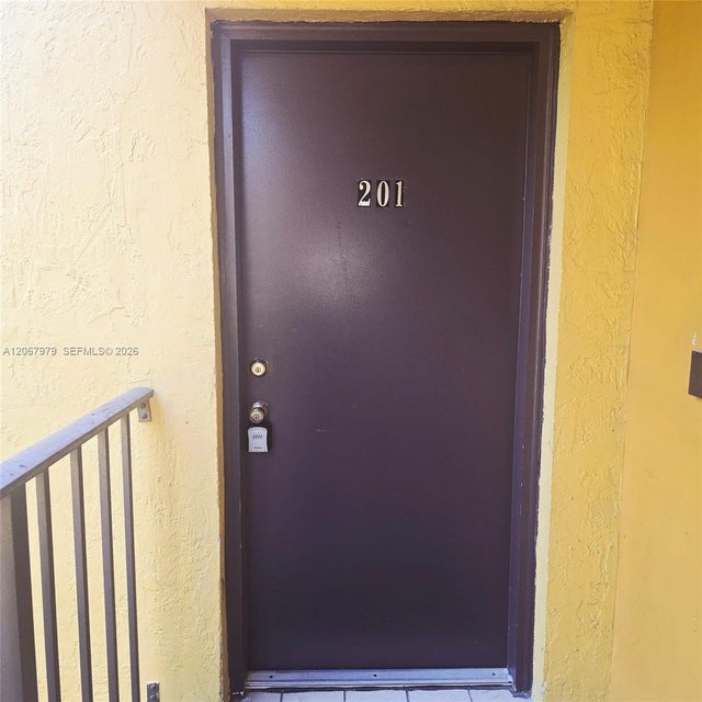 580 NW 114th Ave # 201, Sweetwater FL 33172