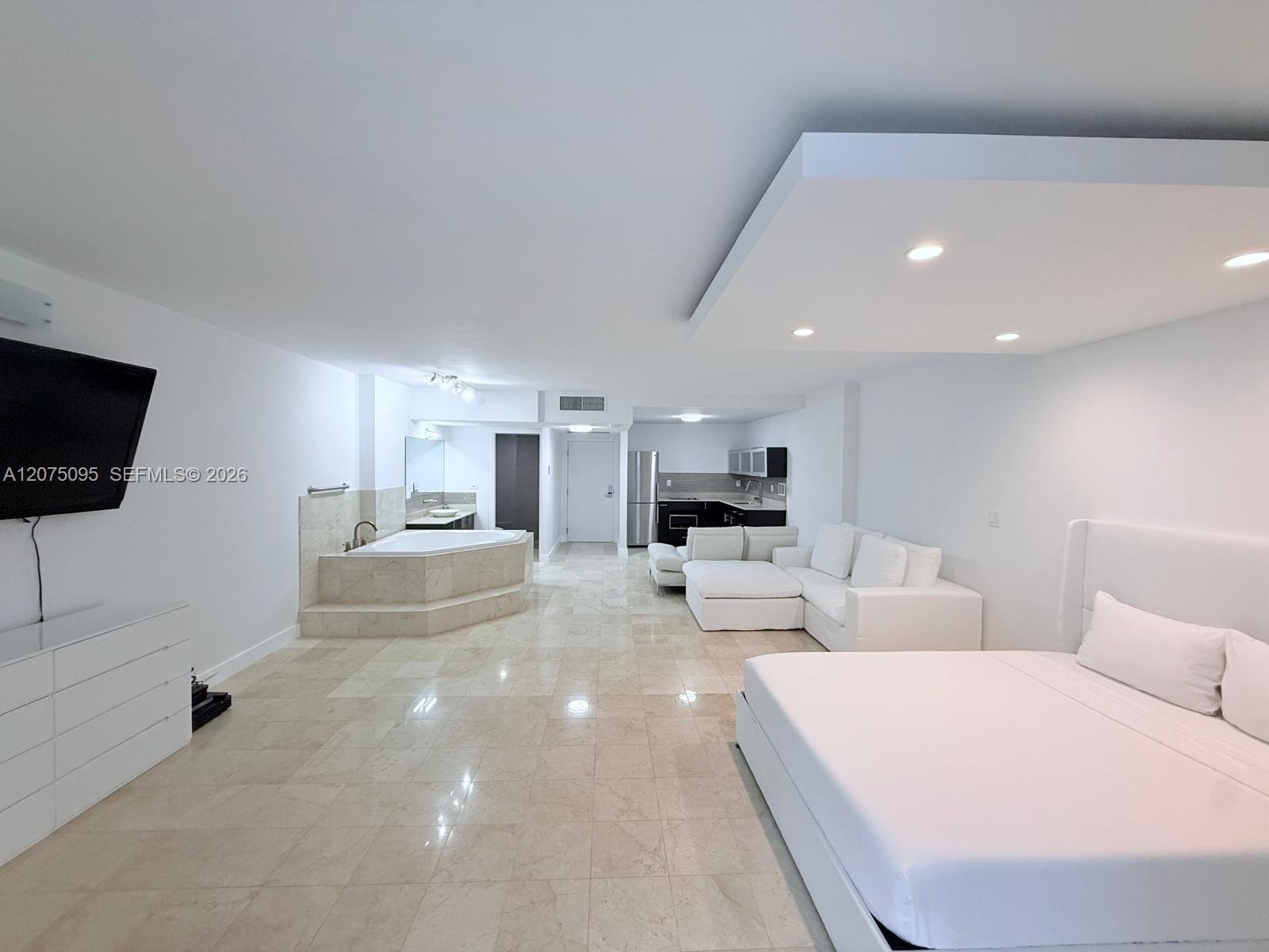 2301 Collins Ave # 621, Miami Beach FL 33139
