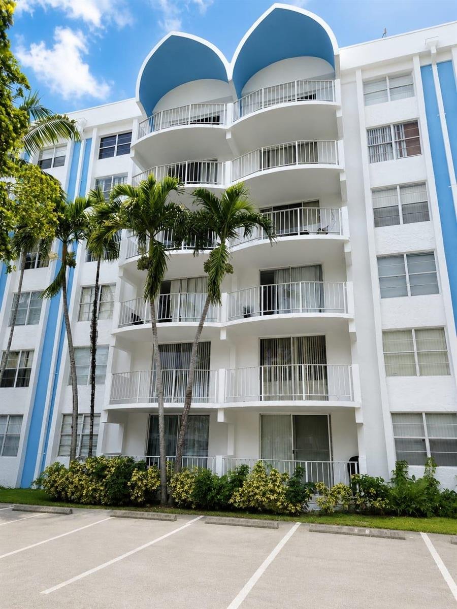 484 NW 165TH ST Street # 609, Miami FL 33169