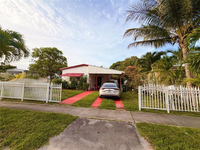1440 NE 136th St, North Miami FL 33161