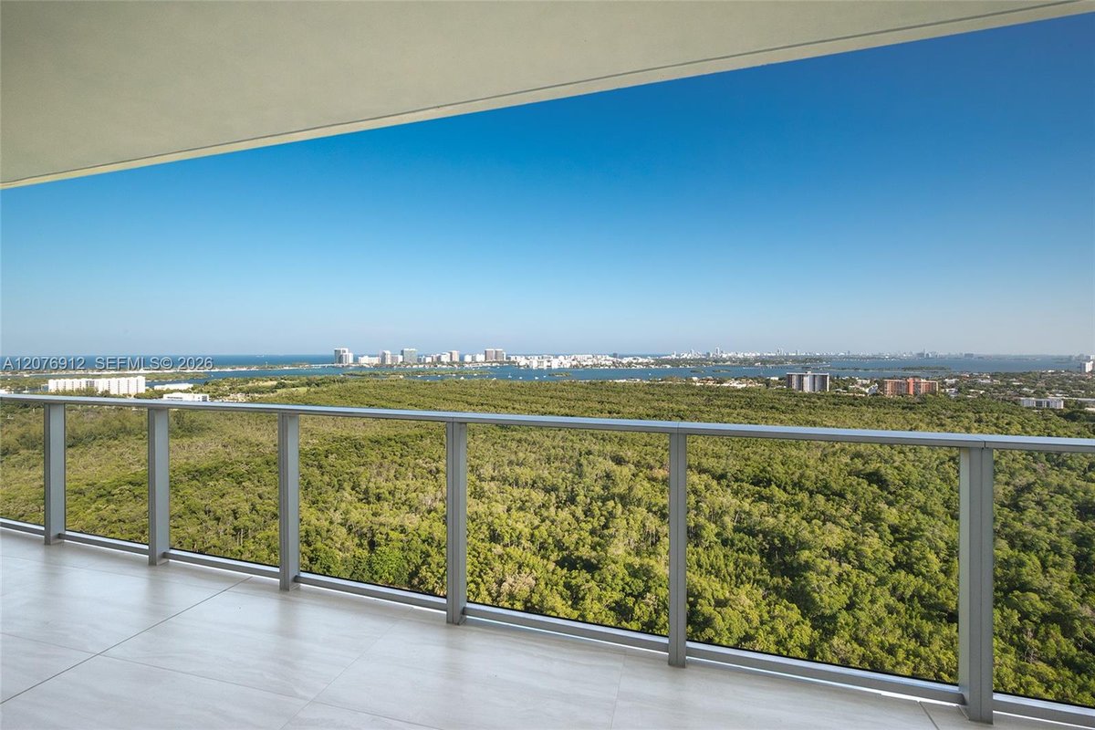2411 Laguna Circle # 2402, North Miami FL 33181