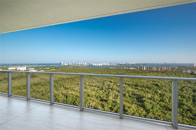 2411 Laguna Circle # 2402, North Miami FL 33181