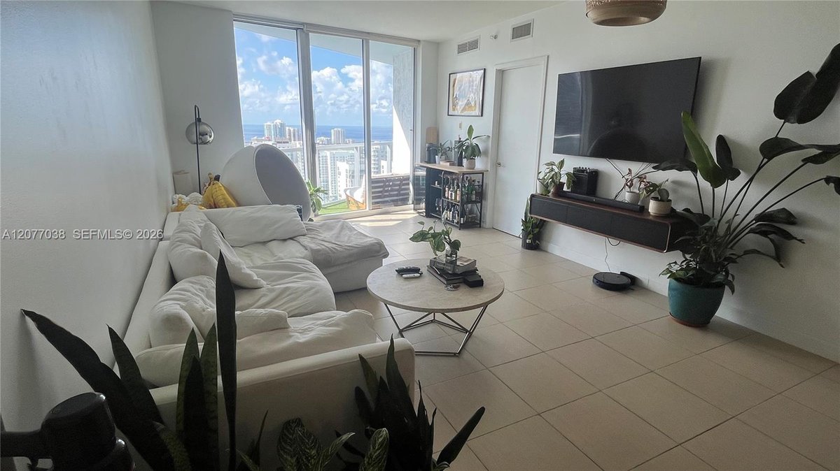 185 SW 7th St # 3702, Miami FL 33130