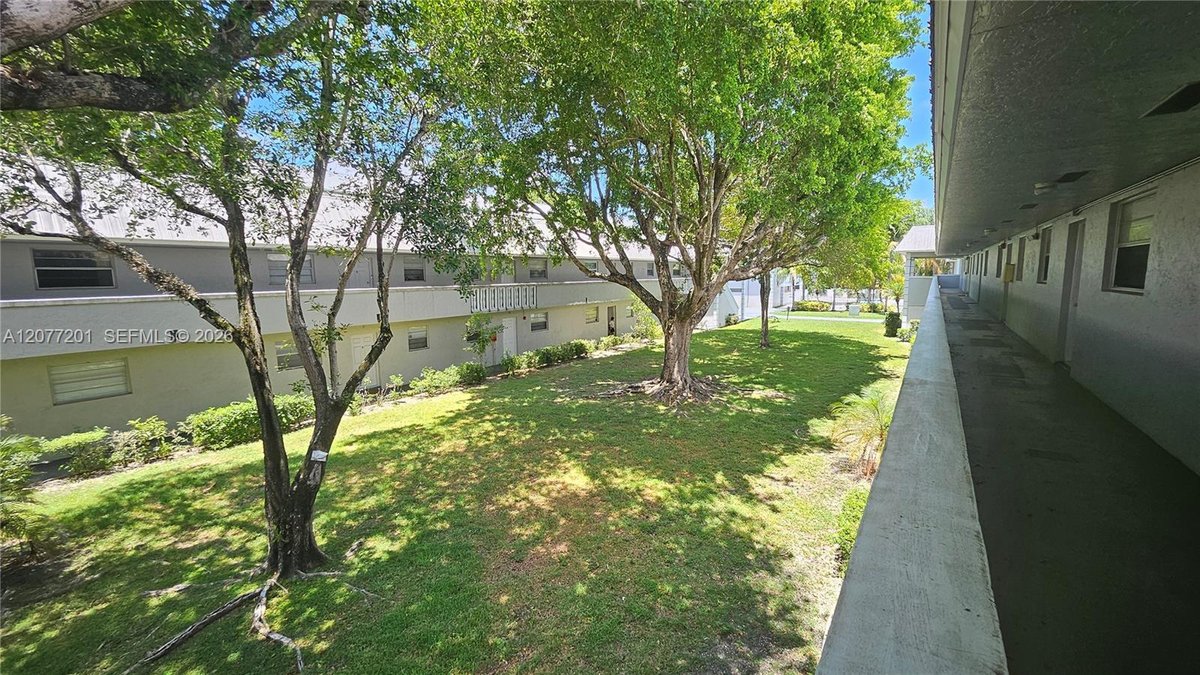 17255 SW 95th Ave # 211, Palmetto Bay FL 33157
