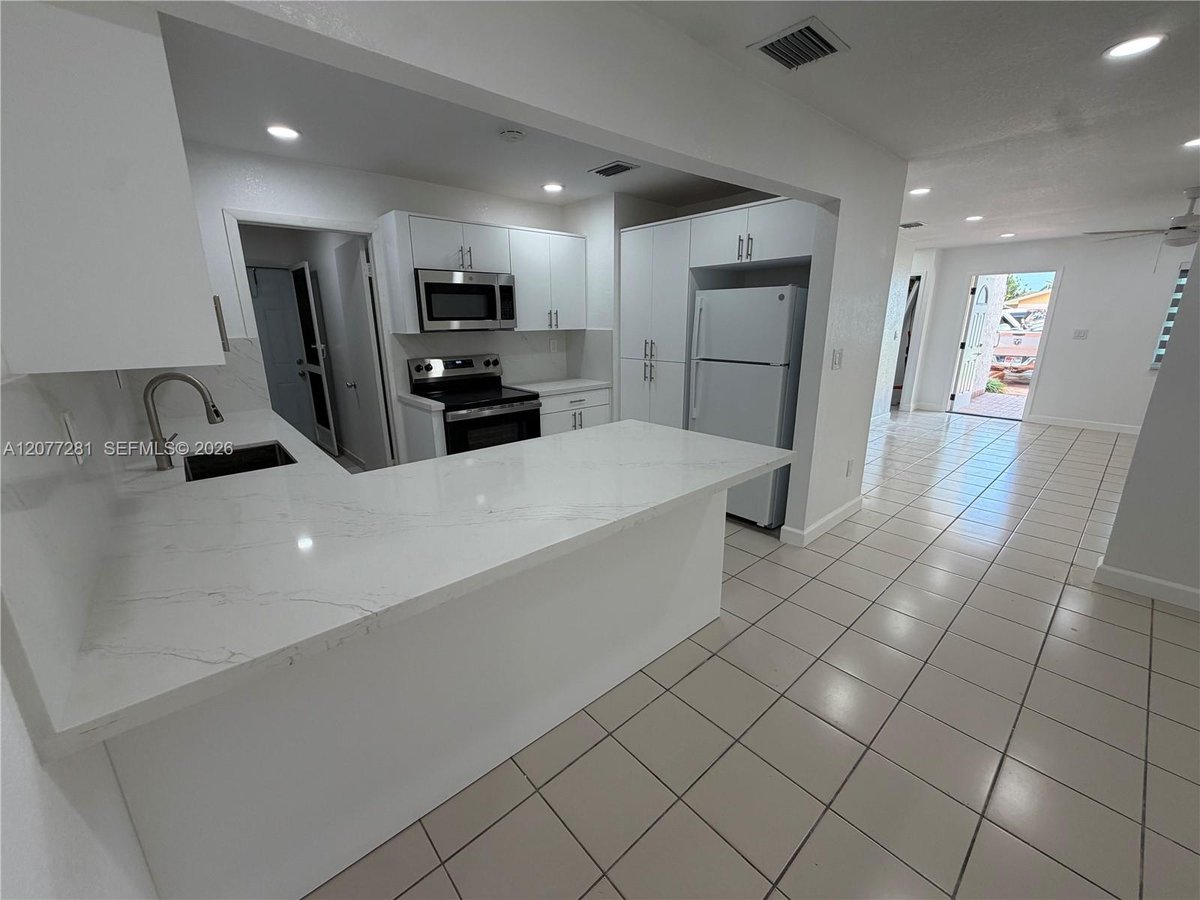 9986 SW 2nd St, Miami FL 33174