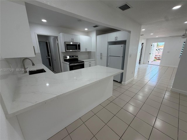 9986 SW 2nd St, Miami FL 33174