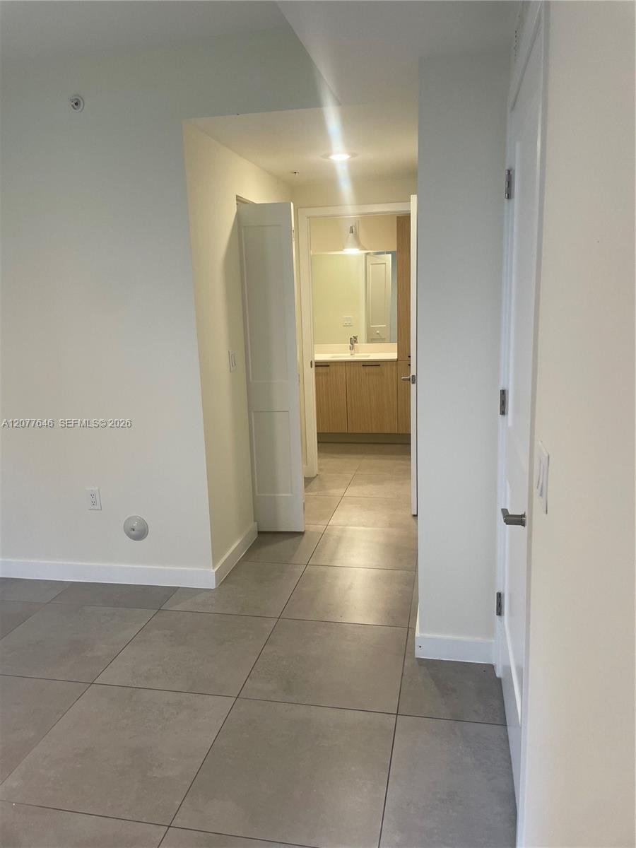 16395 Biscayne Blvd # 313, North Miami Beach FL 33160