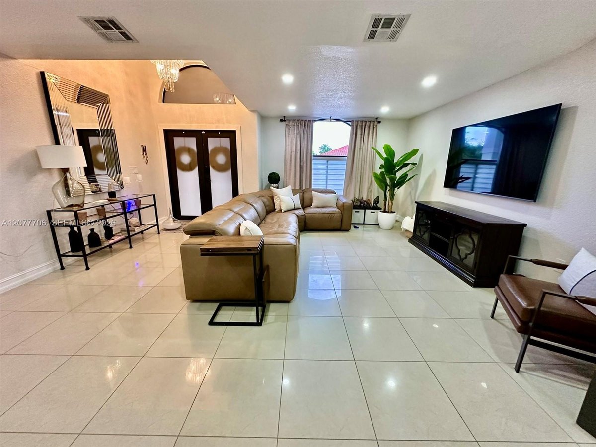 9021 NW 150th Ter, Miami Lakes FL 33018