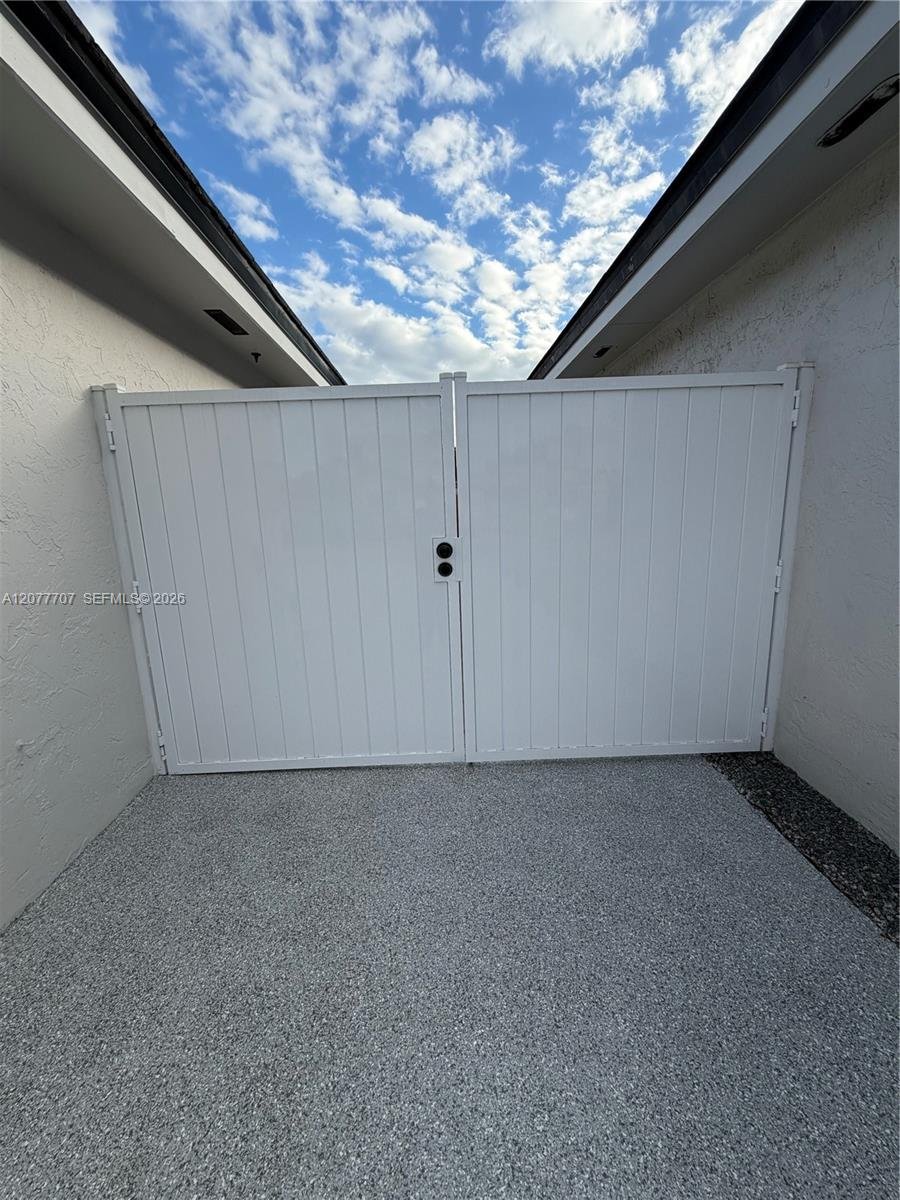 2658 W 74th Ter, Hialeah FL 33016