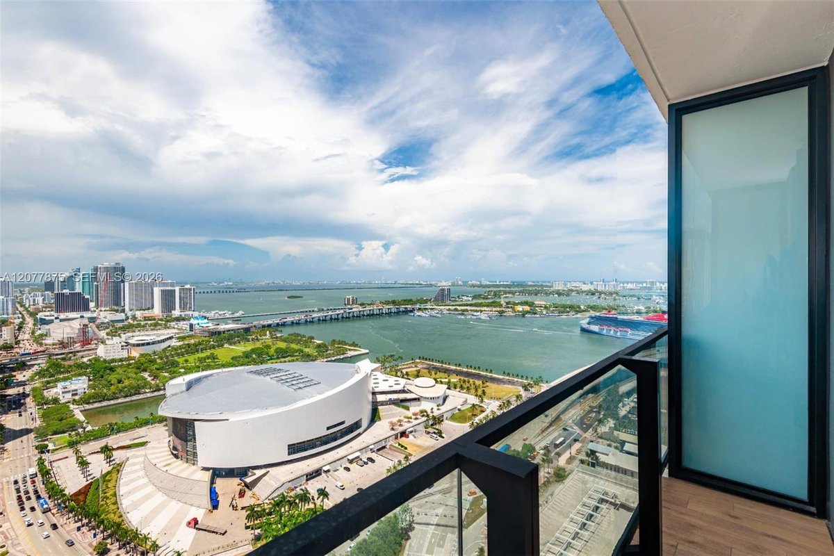 398 NE 5th St # 3104, Miami FL 33132