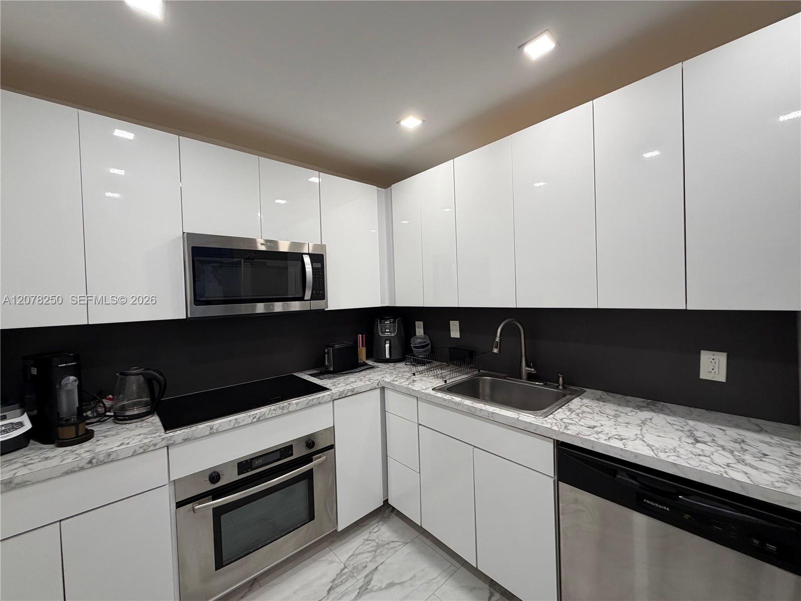 400 Kings Point Dr # 218, Sunny Isles Beach FL 33160