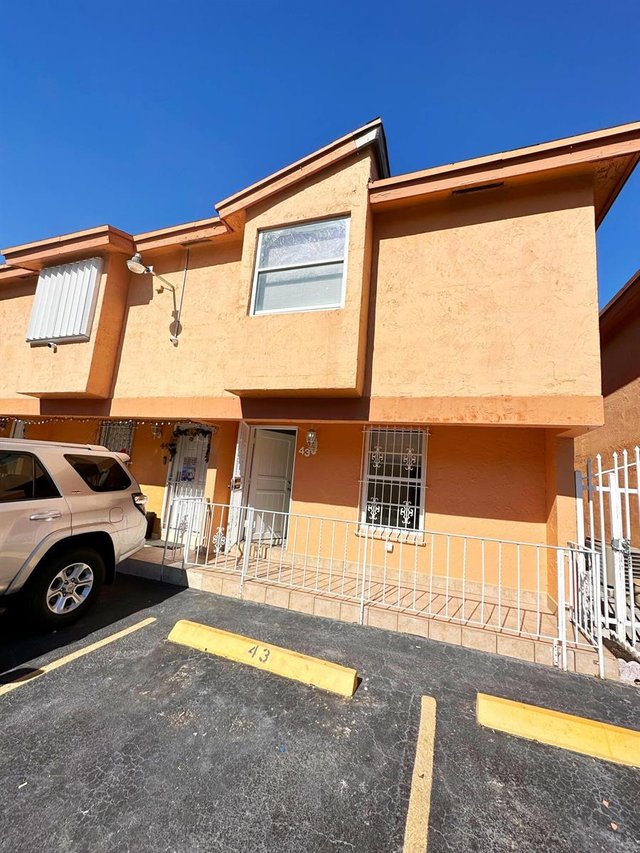 1701 W 42ND Place # 43, Hialeah FL 33012