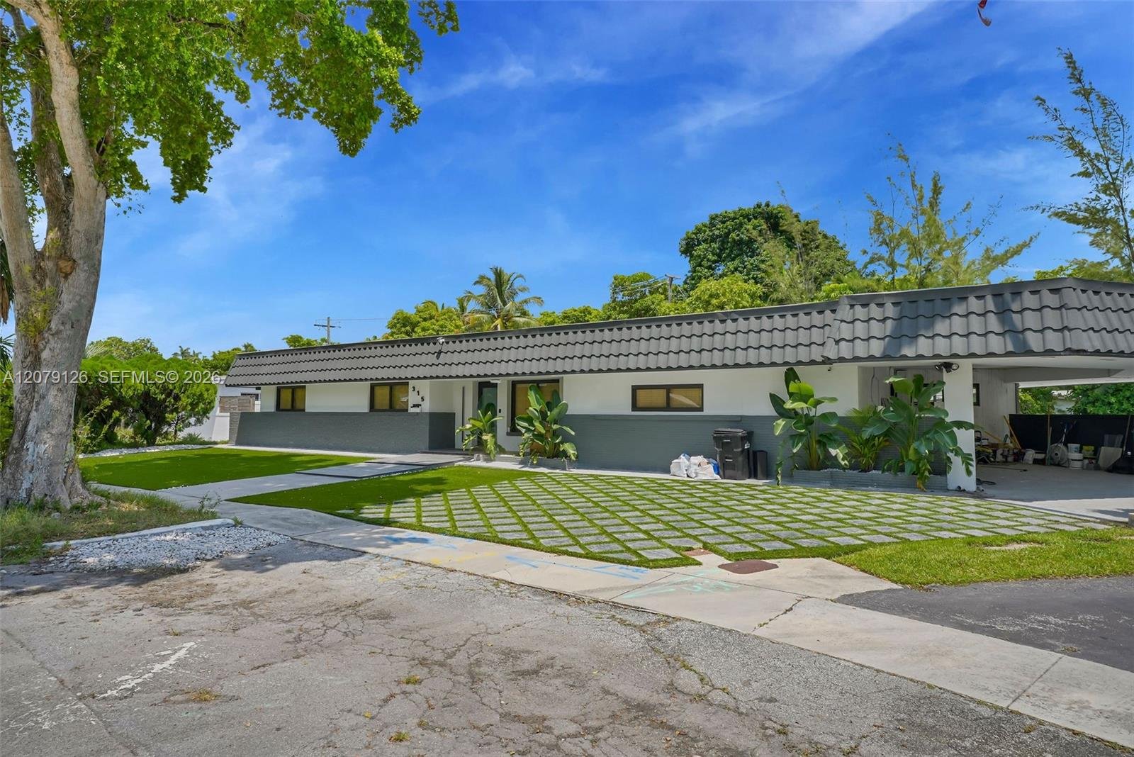 315 NE 122nd St, North Miami FL 33161