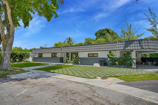 315 NE 122nd St, North Miami FL 33161