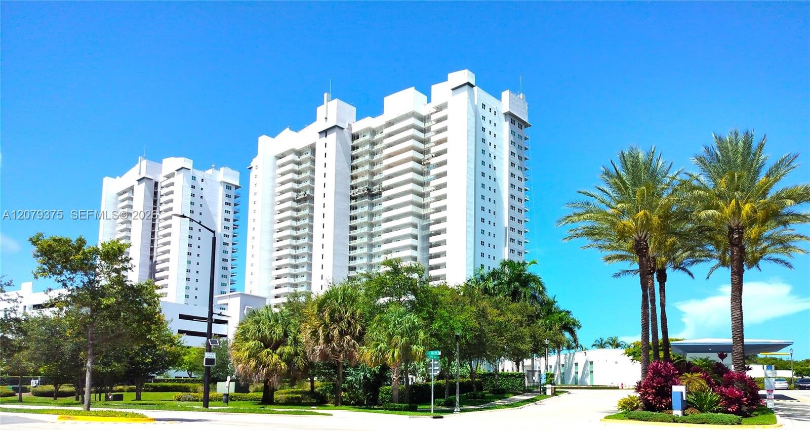 14951 Royal Oaks Ln # 1006, North Miami FL 33181