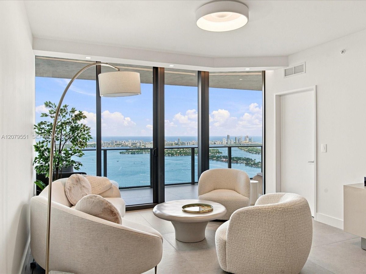 700 NE 24th St # 5605, Miami FL 33137