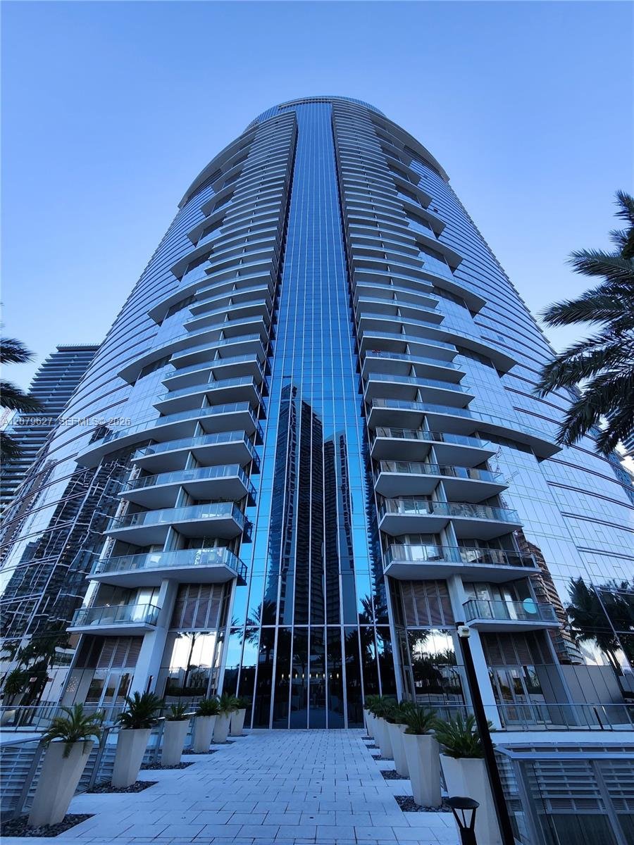 851 NE 1st Ave # 3801, Miami FL 33132