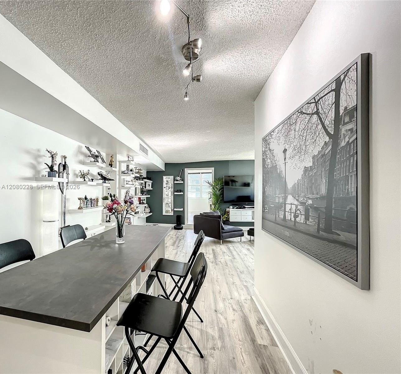 999 Brickell Bay Dr # 1010, Miami FL 33131