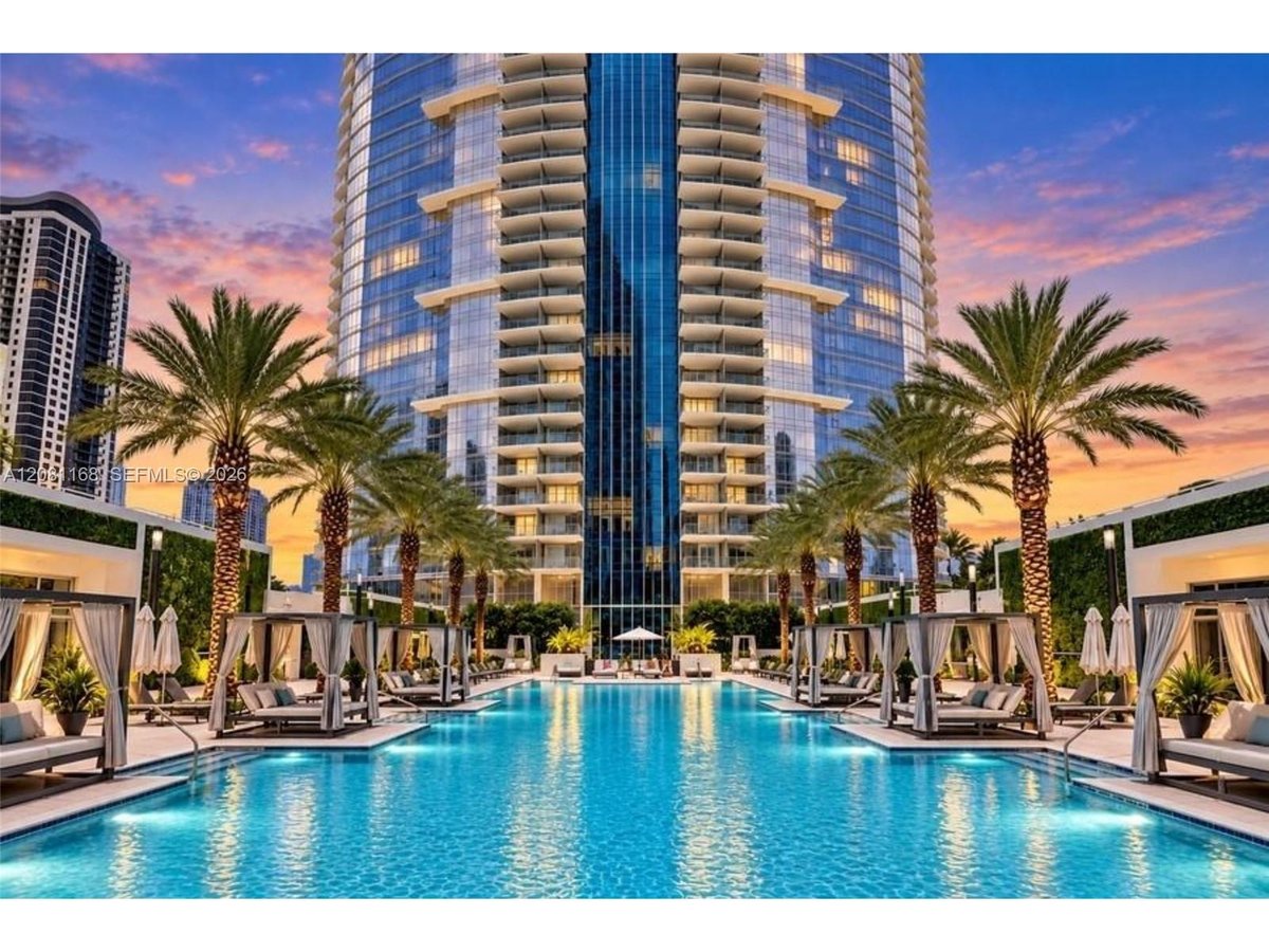 851 NE 1st Ave # 3510, Miami FL 33132