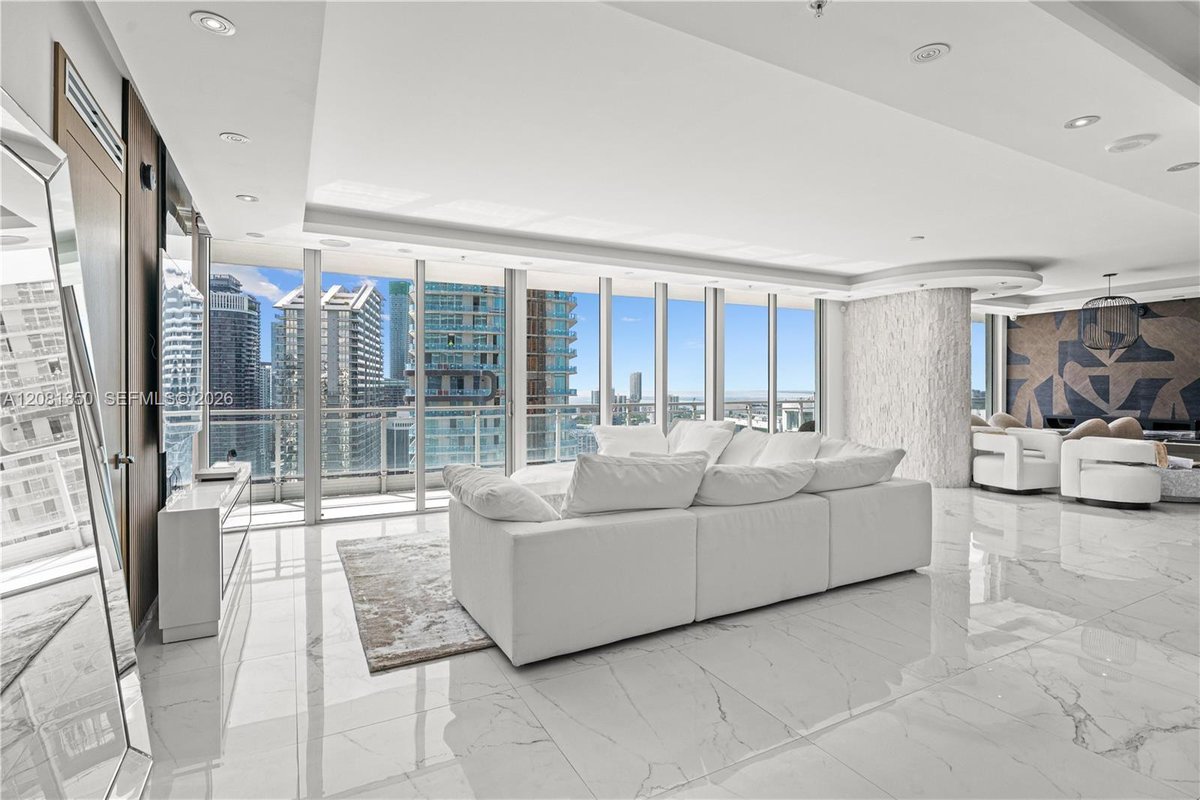 92 SW 3rd St # 04, Miami FL 33130