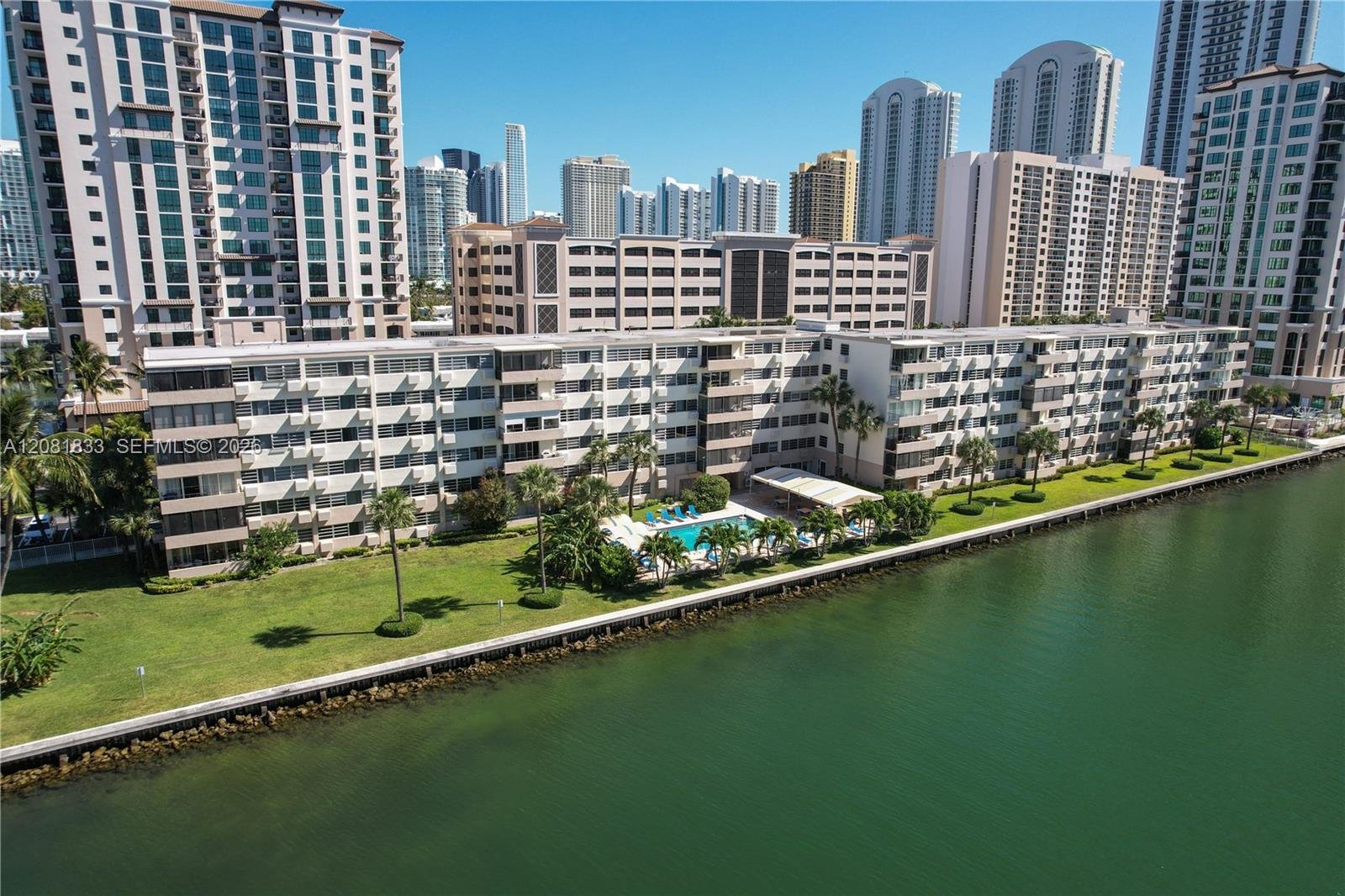 220 Kings Point Dr # 304, Sunny Isles Beach FL 33160