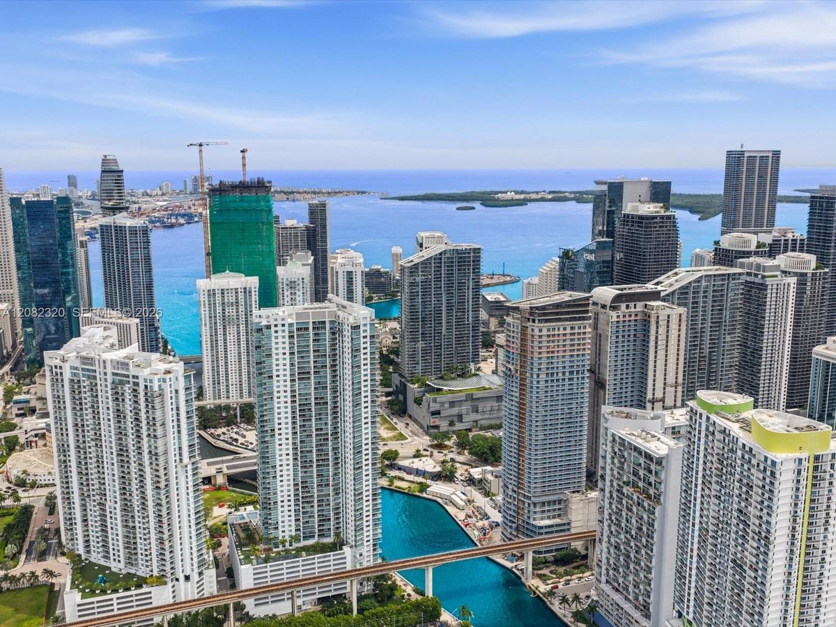92 SW 3rd St # 3501, Miami FL 33130
