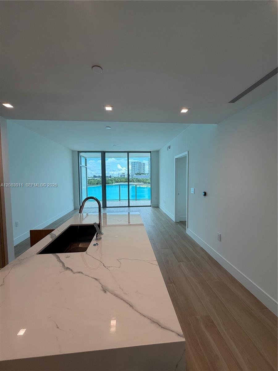 2411 Laguna Cir # 307, North Miami FL 33181