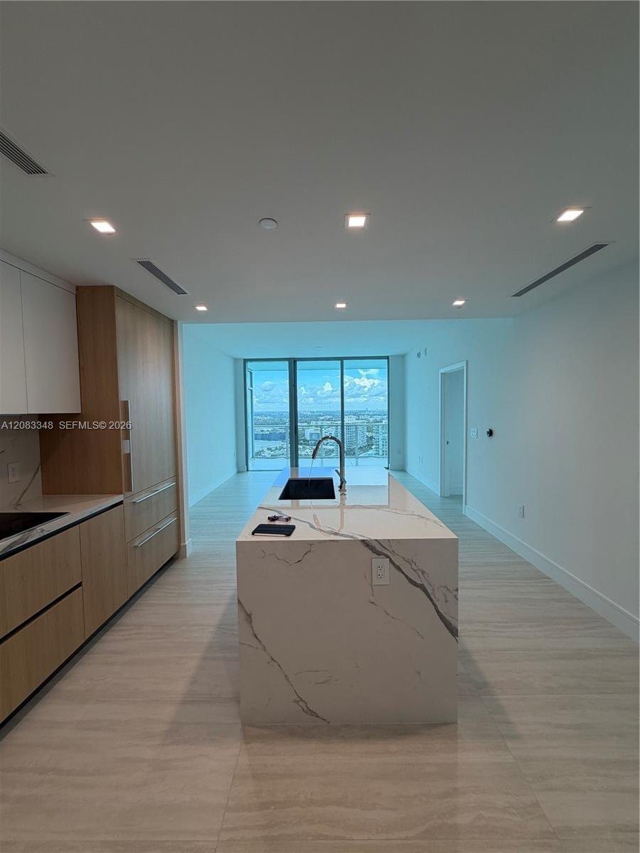 2411 Laguna Cir # 2307, North Miami FL 33181